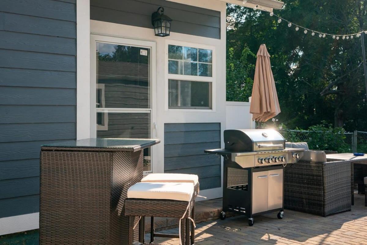 סאות בנד The Lucky Charm Home Of The Fighting Irish! Bbq Outdoor Games Coffee מראה חיצוני תמונה